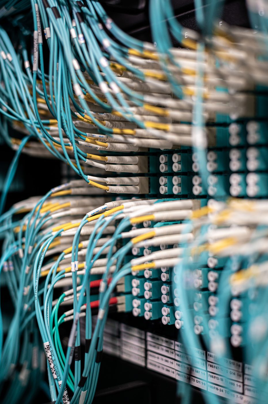 Glasfaser-Patchpanel eines Netzwerkverteilers